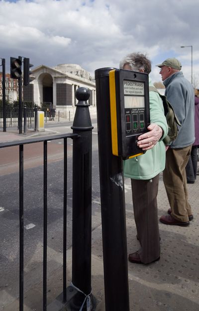 Crossing to Tower Hill Memorial